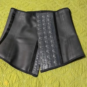 Waist trainer size medium